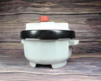 NordicWare 2.5qt Microwave Tender Cooker Dutch Oven