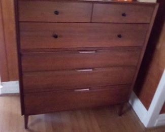 13. AMERICAN OF MARTINSVILLE MID CENTURY CHEST OF DRAWERS $195