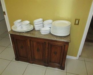 SET OF WHITE DINNERWARE