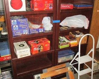 HOLIDAY DECOR, PR OF BOOKCASES