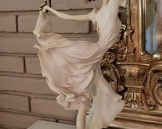 Giuseppe Armani Figurine 