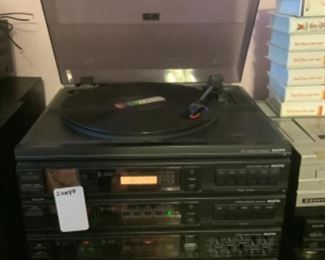 Sonya AM/FM, Cassettes, record player.