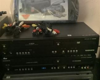 3-DVD/VHS players