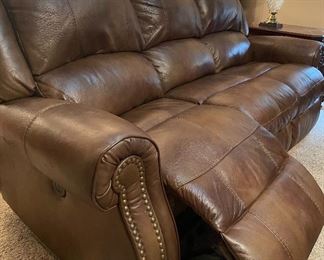 IMMACULANT, Electric recline leather sofa. Works great! This reclines on both ends.