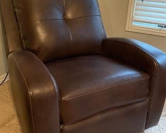 Reclining, Swivel Chair in LIKE NEW, EXCELLENT CONDITION!