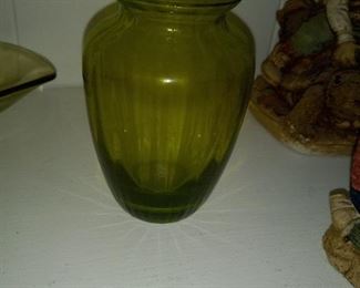 BACCARAT  MONTECITO COLLECTION  GREEN OLIVE RIBBED CRYSTAL VASE AMPHORA 4.5”