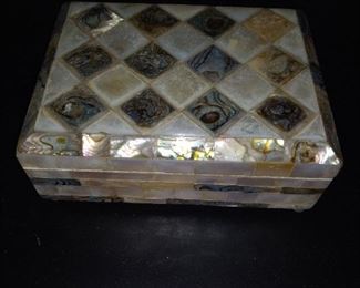 Mother of Pearl inlayed box, pictures does not do this justice! 