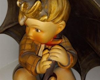 HARD TO FIND LARGE SIZE 8" HUMMEL "UMBRELLA BOY" #152 A GOEBEL FIGURINE TM4 !!!!