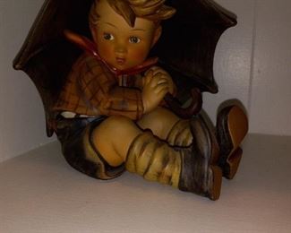HARD TO FIND LARGE SIZE 8" HUMMEL "UMBRELLA BOY" #152 A GOEBEL FIGURINE TM4 !!!!