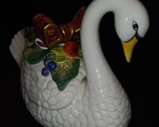 Fitz & Floyd Essentials Holiday Swan Collection Lidded Box Candy Dish