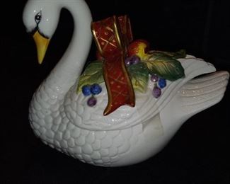 FITZ & FLOYD Essentials Holiday SWAN Collection Lidded Box Candy Dish
