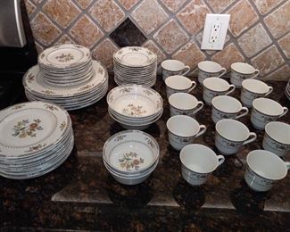 Royal Doulton Kingswood Fine China: Cups & Saucers, Berry Bowls, Cereal/Soup Bowls, Dessert Plates, Dinner Plates, Salad Plates