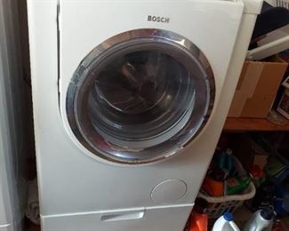 Bosch Nexxt 500 plus Series Front Load Washer with Pedestal