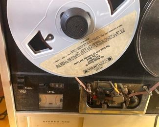 close up sloth face, cute