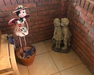 two kids kissing there WHERE ARE THEIR PARENTS?