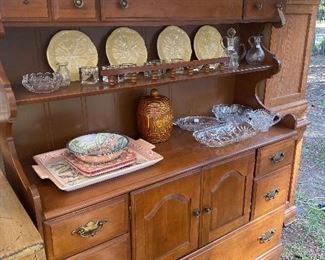 very nice maple hutch - great condition