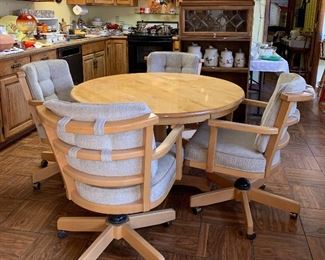 Dining Table w Rolling Chairs