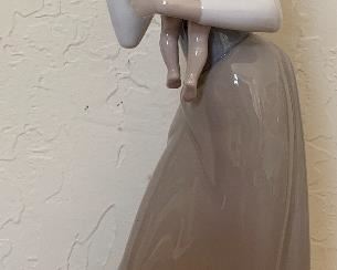 Lladro 4701 Woman w Child