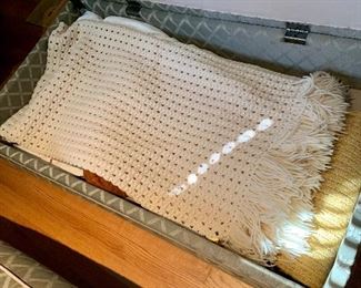 Detail; ottoman open