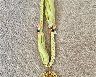 $250 - Pendant necklace