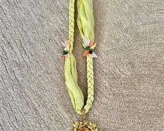 $250 - Pendant necklace