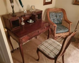 writing desk and chair