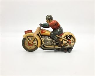 HUNDREDS OF VINTAGE TIN TOYS