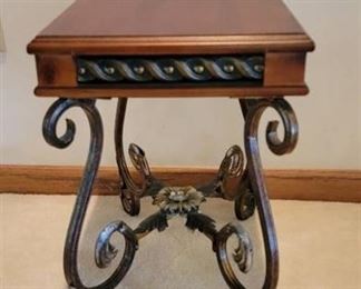 End Table 12 x 16 x 17