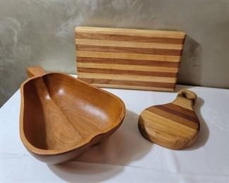 2 Wooden Cutting  Boards and 2 Wooden Serving Bowls