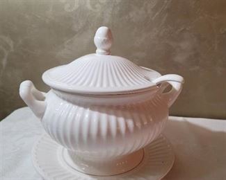 Soup Tourane with Ladle, Lid, and Plate