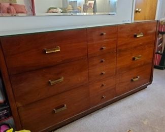 MCM DRESSER