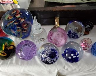 Glass paper weights
