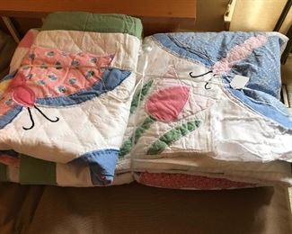 Lovely appliqued pillow and quilt set