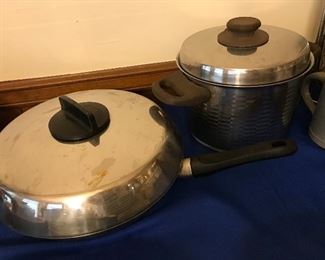 Nice Dutch Oven and Frying Pan.