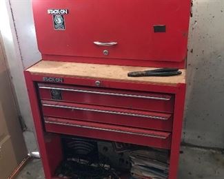 Stack-On 3 drawer w storage area