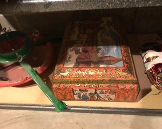 Love this metal box...so decorative