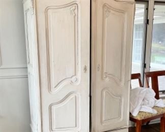 Large antique armoire (great for clothing or media cabinet)