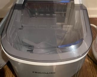 Frigidaire Ice machine 