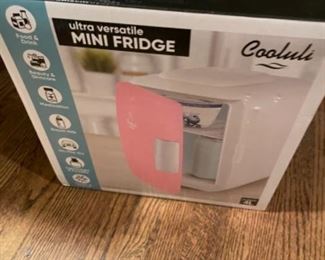 Mini fridge (pink)