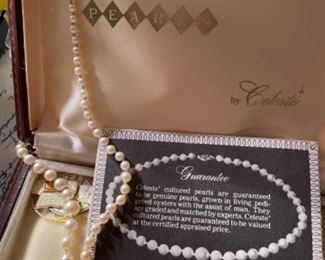 Vintage pearl necklace f