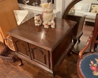 Side table, vintage Cat collectibles