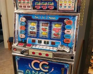 Slot Machine and it works! Everybody needs a 1 arm bandit!