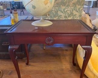 Hickory Chair mahogany tea table