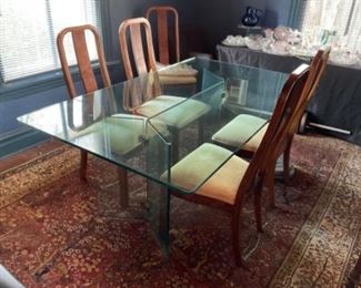 Large glass dinning room table.   Wow
