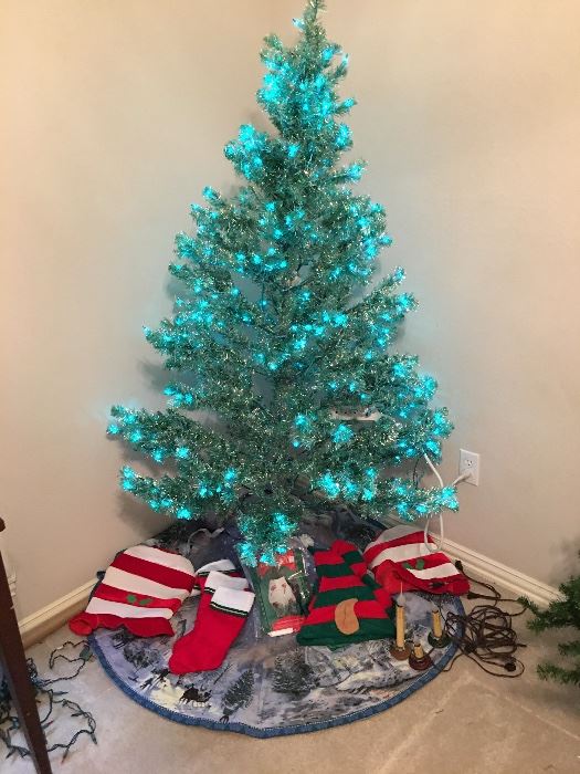 Blue Christmas tree, stockings