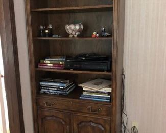 Cabinet, Books