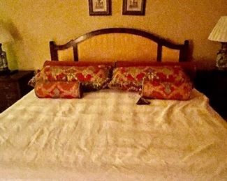 Bed, bedspread, headboard and matching pillows