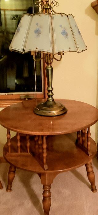 Round end table & lamp