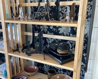 Easels, display stands, ceramic bowls