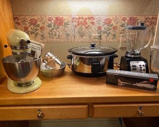 small appliances and more kitchen items